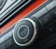 Einbau von Multimedia im Auto