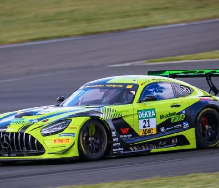 Mercedes AMG GT3 von SR Motorsport by Schnitzelalm mit Logo der (Foto: CTP GmbH .  bluechemGROUP)