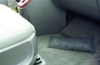 Umweltfreundliche Feuchtigkeitsbinder im Auto ohne Einmalprodukte und Batterien geeignet Effektiver Feuchtigkeitsschutz im Auto dank ThoMar wiederverwendbarer Entfeuchter-Kissen (Foto: ThoMar OHG)